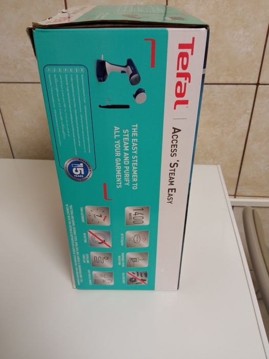 Aparat de calcat cu aburi vertical Tefal