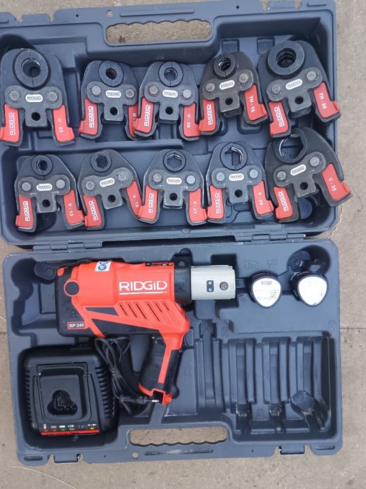 Presa sertizat ridgid rp 240 , 10 bacuri, profil TH,V și U . 2 baterii, incarcator și cutie