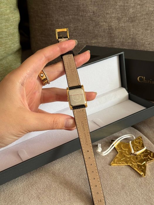 Женские часы Dior