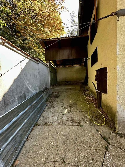 Къща в Ловеч, област-гр.Троян площ 66 цена 75000