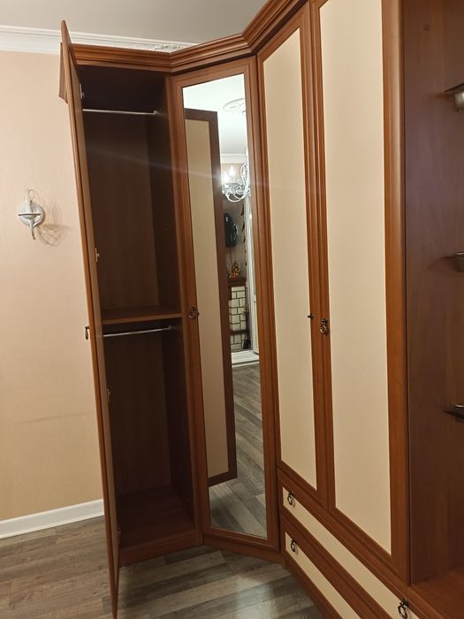 Продам шкаф угловой