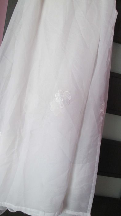 perdea alba cu broderie