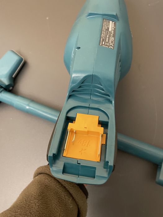 Aspirator Makita 18 volti