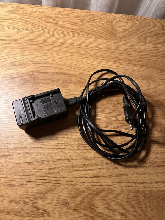 Sony Handycam FDR-AX33 – 4K видеокамера (пълен комплект)