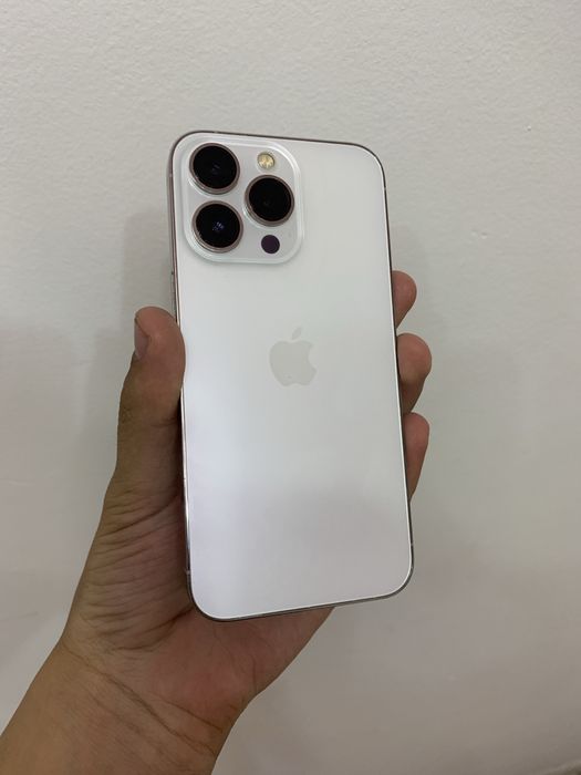 iPhone 13 pro (white)