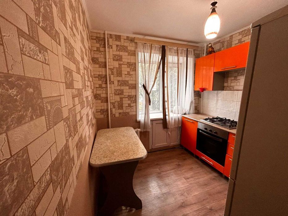 Продаётся 2-комнатная в Центре!