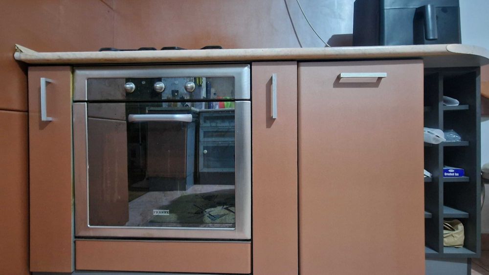 Vand mobila de bucatarie si aparate electrocanice incorporate