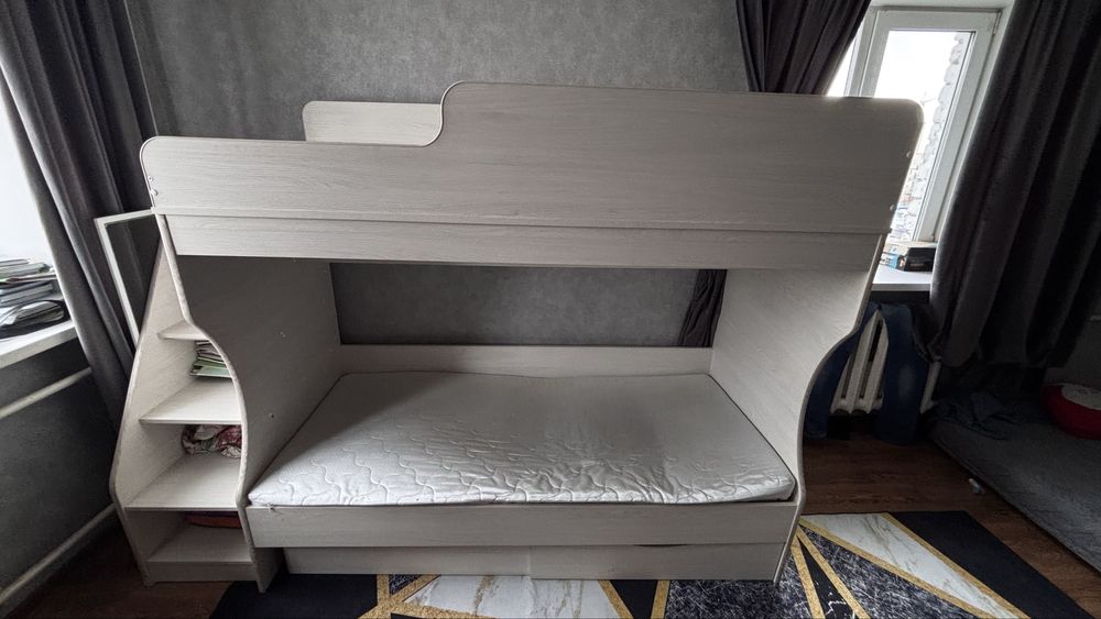 продам двухъярусную кровать