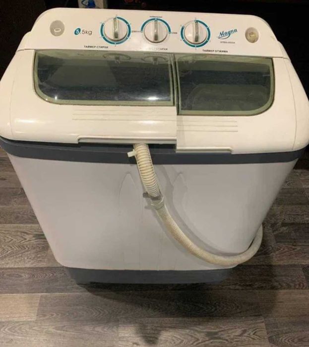 Продам стиральную машинку полуавтомат .