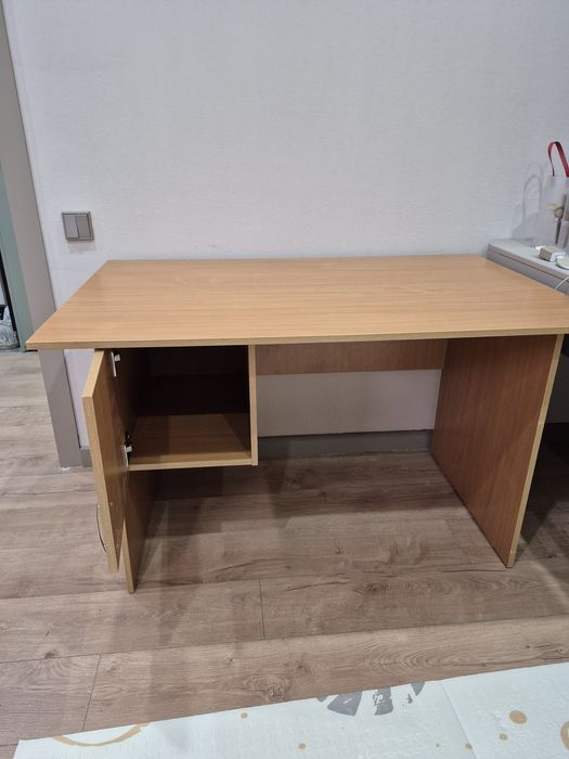 Продам офисный стол с полкой