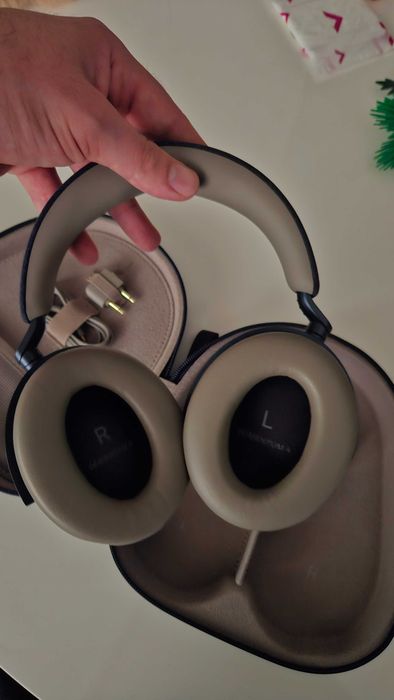 Слушалки Sennheiser Momentum 4