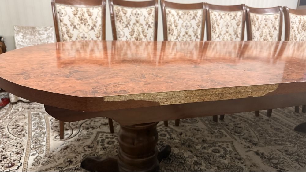 Стол для гостинной