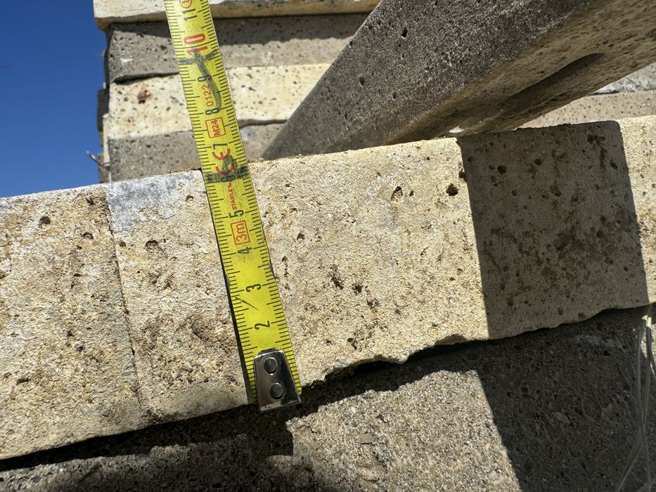Stalpi de beton / Spalieri pentru gard, vie, zmeura etc