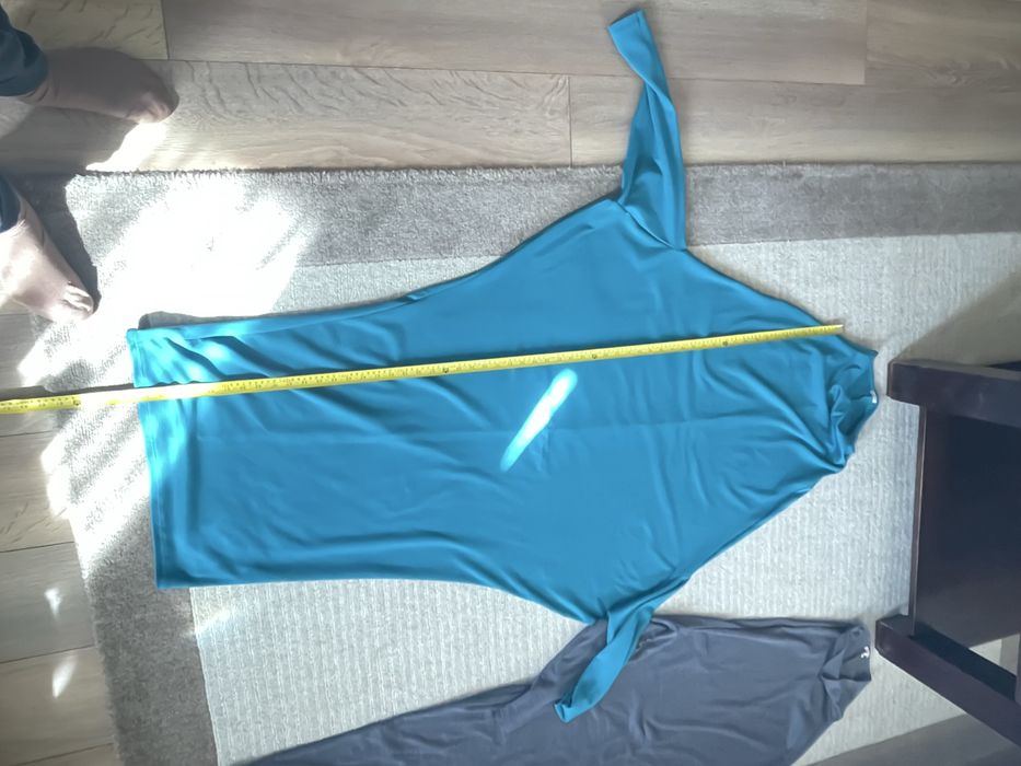 2 rochii identice culori deferite