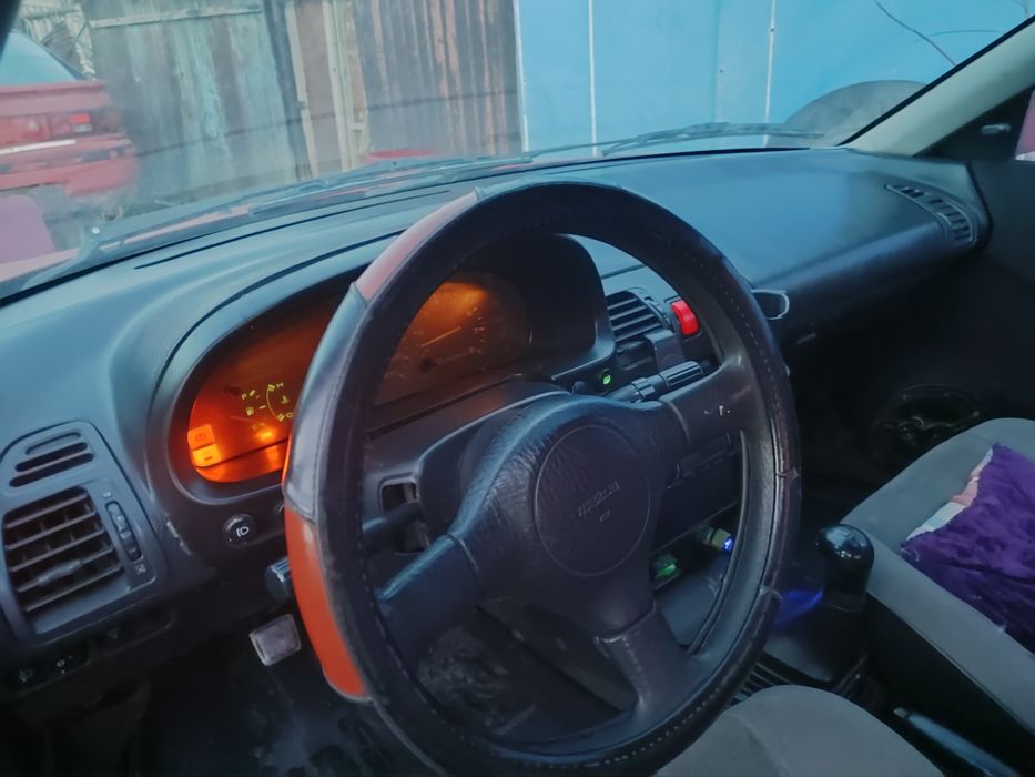 Продам мазду 323