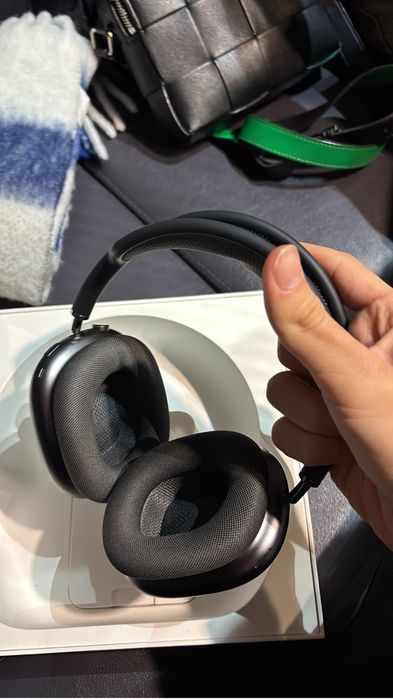 Airpods max 1 gen.