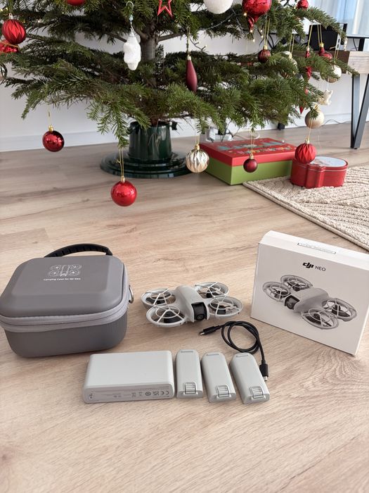 Drona DJI NEO cu 3 baterii,incarcator si Geanta! Emag