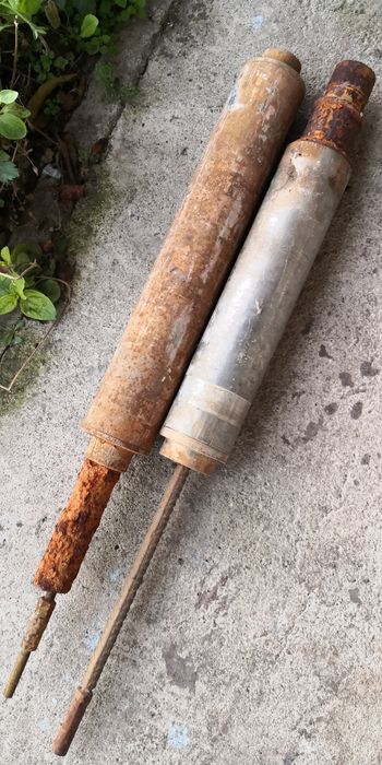 Цилиндър с клапани и бутало за ръчна помпа