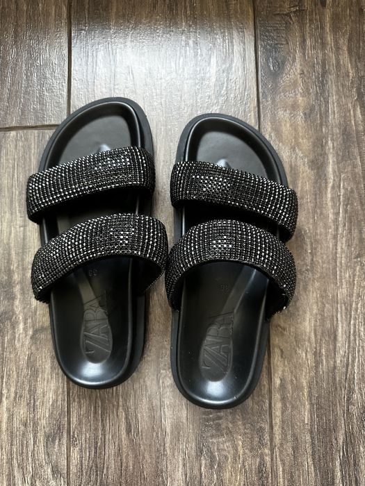 Продавам чехли от Zara