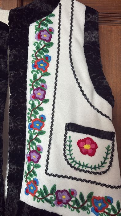 Pieptar traditional romanesc brodat manual