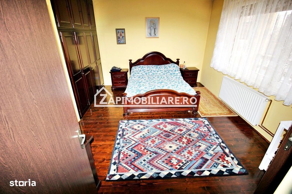 Casa 4 camere+spatiu comercial 420mp.6 bai,720mp teren