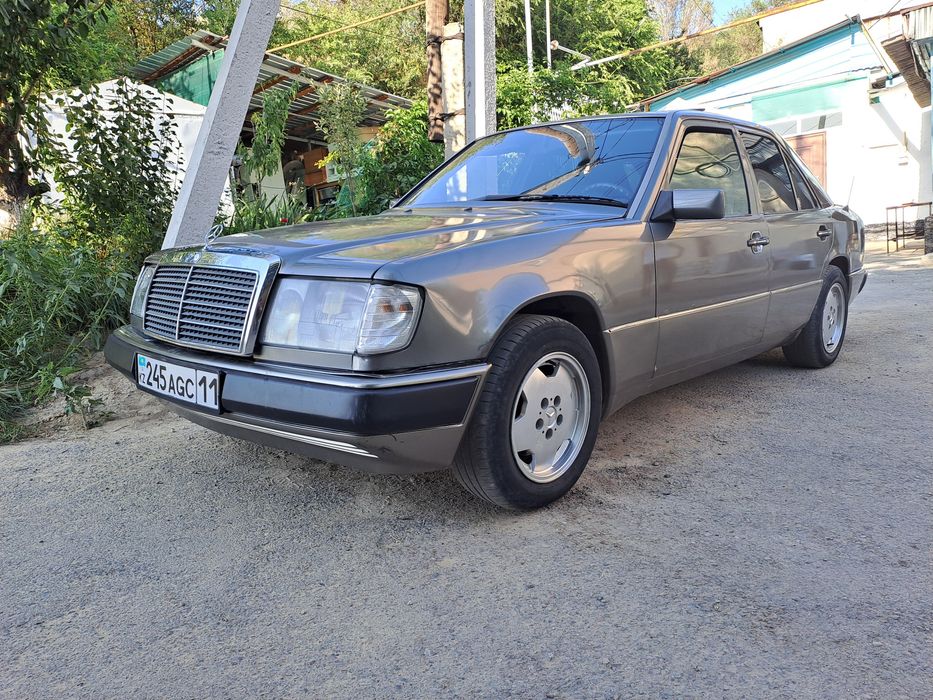 Mercedes 220E 2.2 механика.