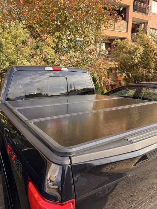Нов твърд сгъваем капак за Ford F-150 5.5 ft – Tri-Fold