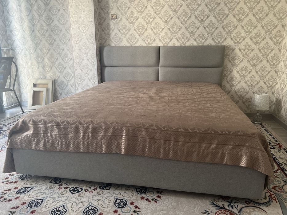 Двуспальная кровать с матрасом Аскона