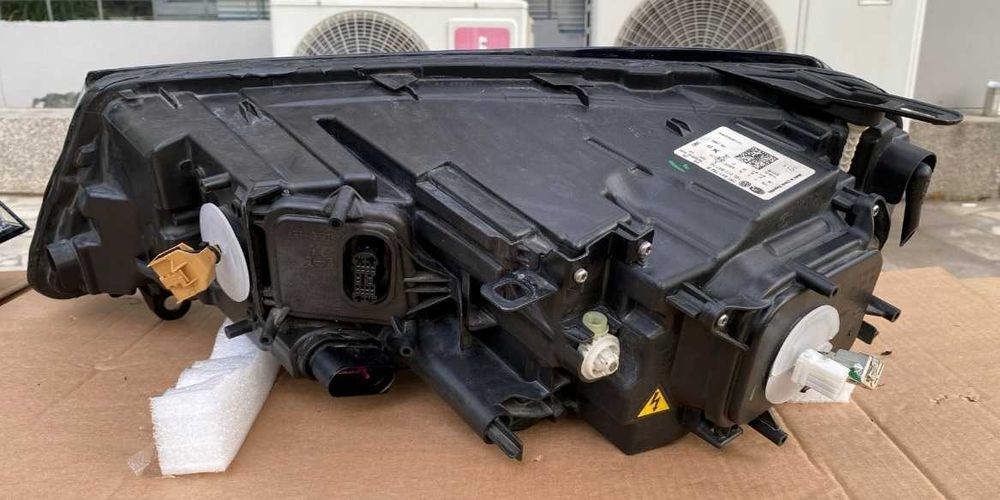 Оригинален фар HELLA за Фолкваген Туарег (VW Touareg) Facelift