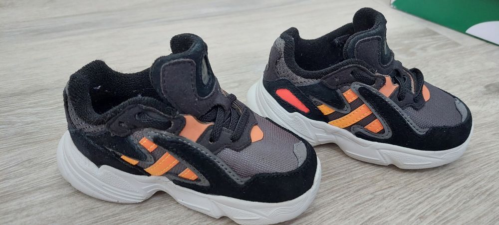 Adidas mărimea 21  piele întoarsă și panza