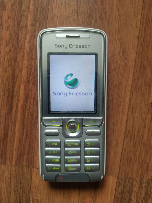 Vând telefon mobil Sony Ericsson K310i pentru piese de schimb