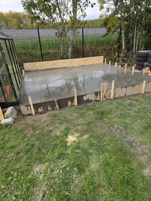 Execut diferite lucrări de construcții