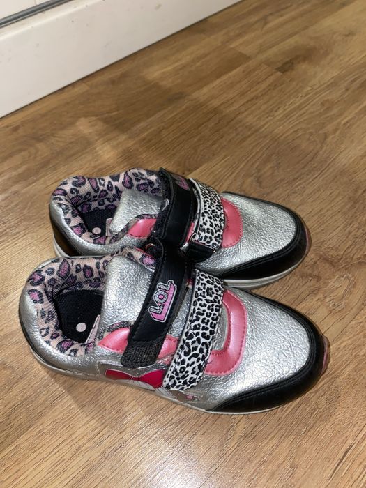 Продаются детские кроссовки