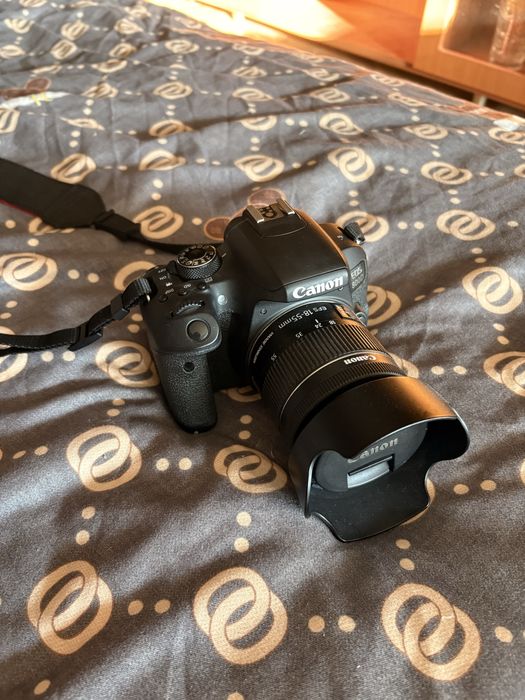 Фотоапарат Canon EOS 800D