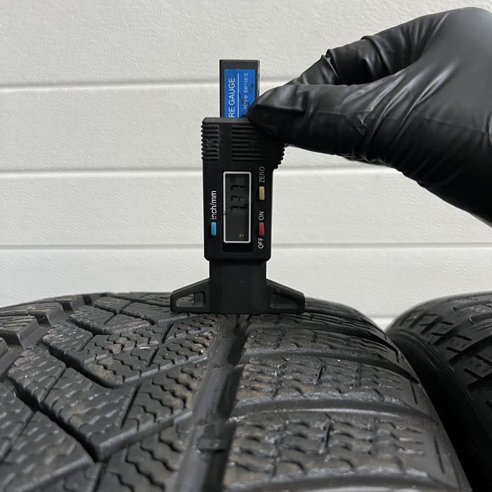 4 Anvelope iarna 235 35 20 Pirelli DOT 2020