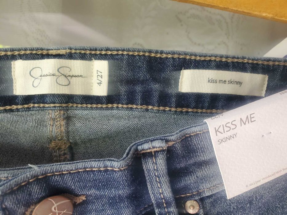 Blugi dama noi cu eticheta Jessica Simpson