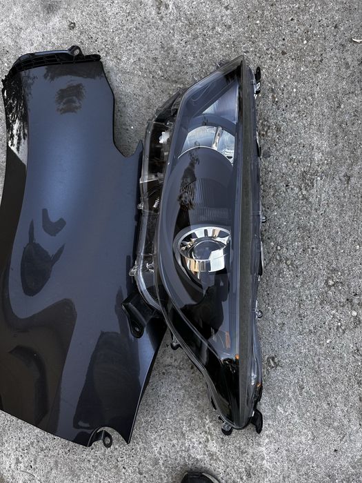 Far stânga,aripă stânga față toyota yaris .