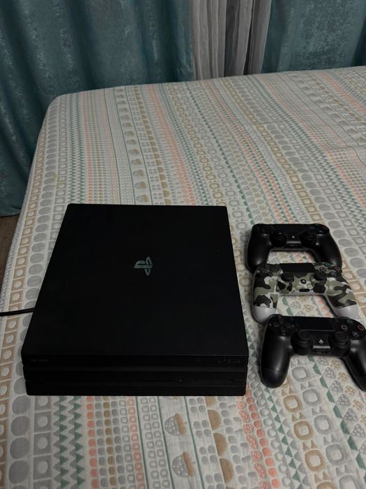 Продам Playstation 4 Pro 1 tb.