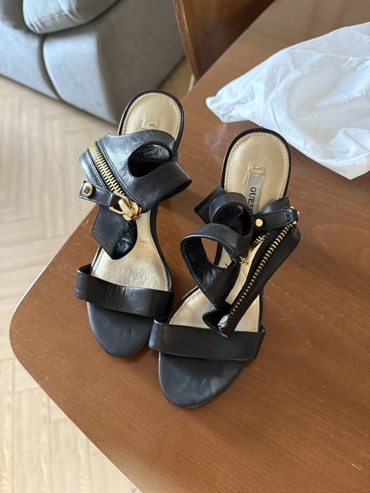 Босоножки кожаные guess