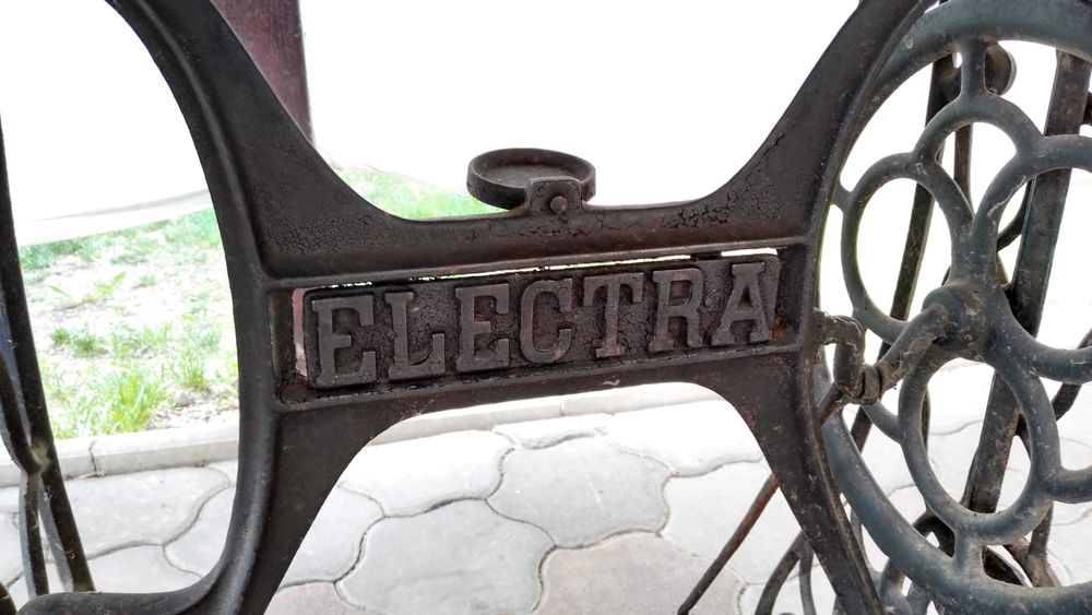 Masina de cusut veche marca WERTHEIM stare functionala