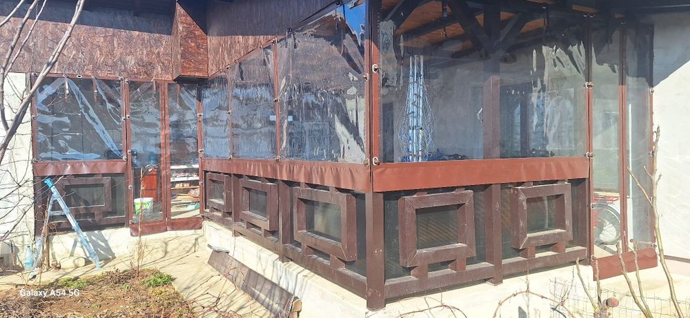 Folie transparenta cu capse și bride