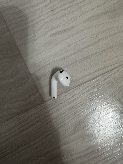 Левый наушник airpods 4 anc