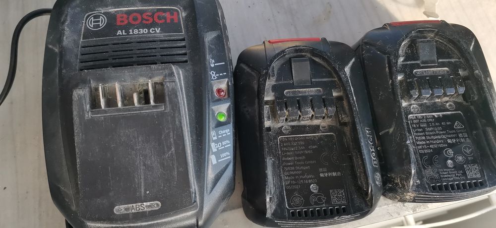 Încărcător și acumulator Bosch 18v verde