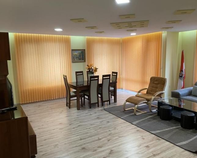 Дава се под наем Тристаен апартамент в Пловдив, Кършияка - 180 кв.м за 918 € - Снимка #1