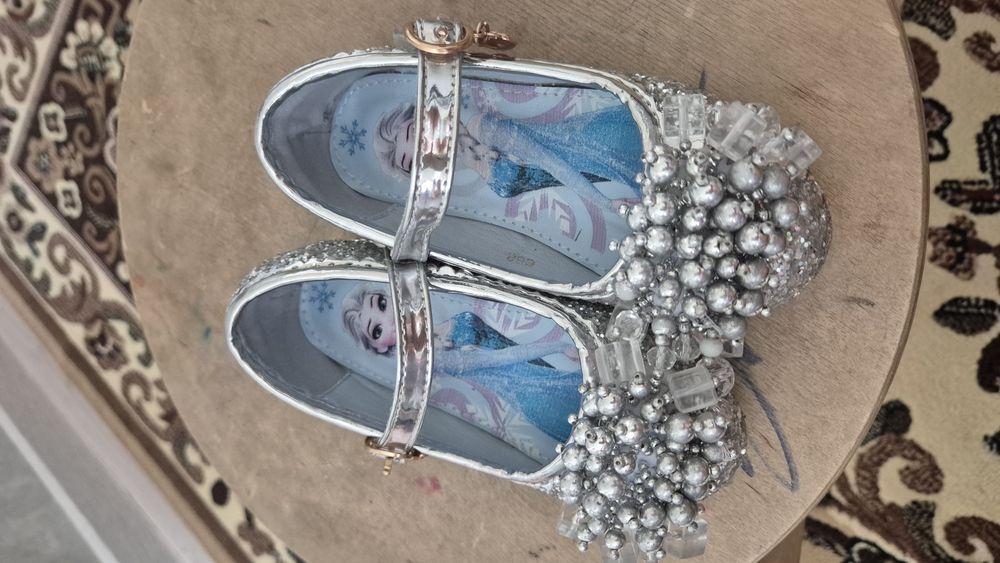 Продам детский сандалии