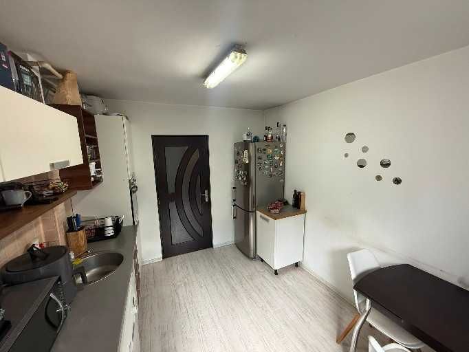 Proprietar, apartament cu 3 camere decomandat, situat vis a vis de IPJ Bacău