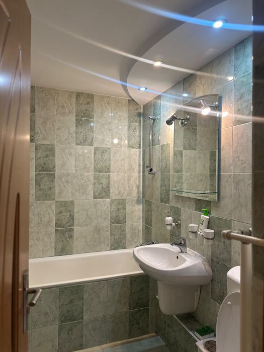 Inchiriez apartament cu 3 camere pe strada Gorunului