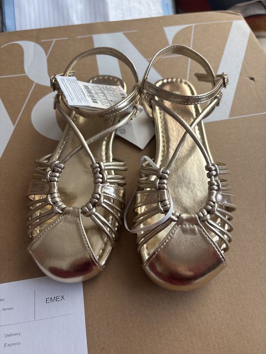 Сандалии новые Zara 34 размер