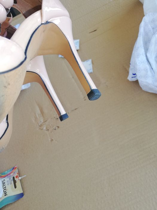 Босоножки на каблуках