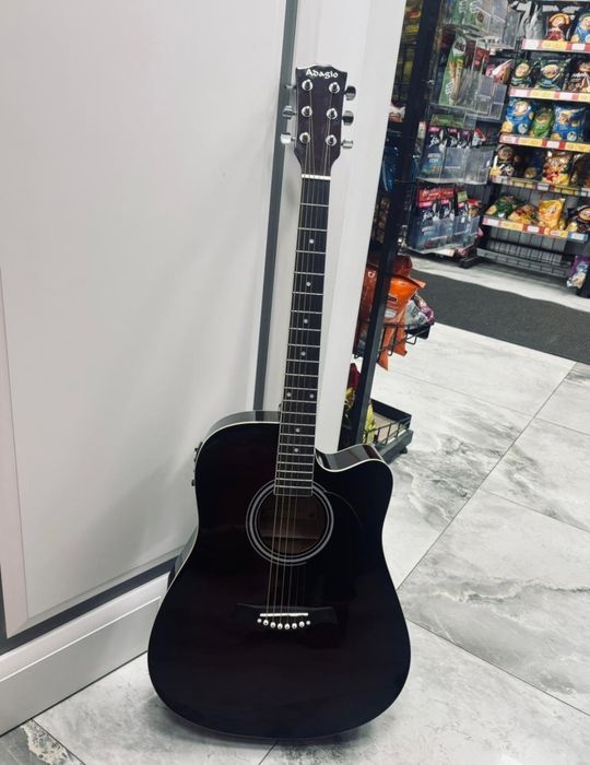 Акустическая гитара